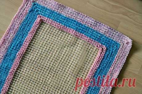 Коврик крючком на сетке из остатков пряжи своими руками
