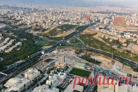 В университете Тегерана открыли памятник Расулу Гамзатову. Это первый случай открытия памятника российскому поэту в иранском вузе.