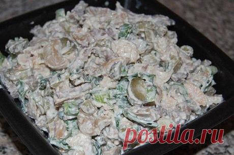 САЛАТ МЯСНОЙ С ГРИБАМИ ! **Лаваш 2шт, говядина 400г -тонкими полосками; конс/шампиньоны 350г -пластины, огурец или корнишоны 500г -кубик, зелень, соль, перец, зелень. *Заправка: майонез.