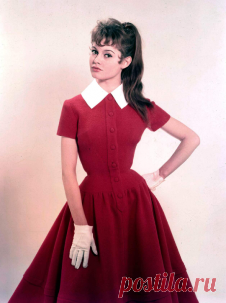 Женственные образы родом из 30-х - 40-х годов!