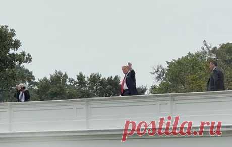 Трамп на крыше Белого дома пошутил, что ищет место для ядерных ракет. Президент США осматривал с крыши место планируемого строительства бального зала