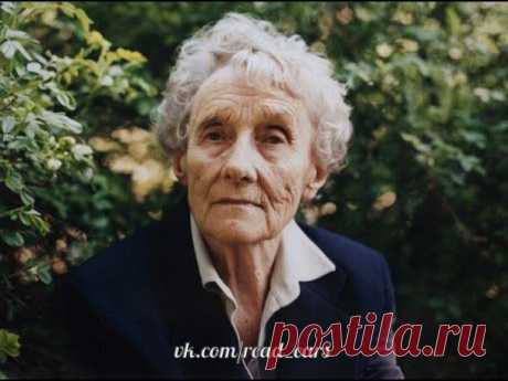 Астрид Анна Эмилия Линдгрен
(Astrid Anna Emilia Lindgren; урождённая Эрикссон (Ericsson)) — шведская писательница, автор ряда всемирно известных книг для детей, в том числе «Карлсон, который живёт на крыше» и «Пеппи Длинныйчулок».
Родилась 14 ноября 1907 года в южной Швеции, в небольшом городке Виммербю провинции Смоланд (лен Кальмар), в фермерской семье. Она стала вторым ребёнком у Самуэля Августа Эрикссона и его жены Ханны. Отец занимался сельским хозяйством на арендов...