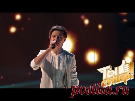 Витя вновь ошеломил судей выбором сложной композиции и проникновенным вокалом