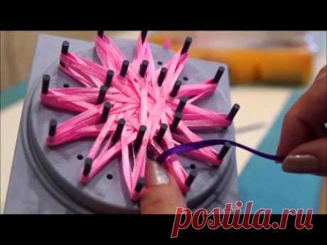 Цветы из ленты на луме (Ribbon Flower by Lume). Очень интересные цветы получаются. Как вязать рассказано доходчиво и подробно.