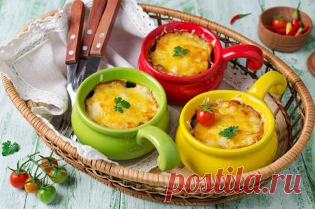 жульен из грибов со сливочным соусом и сыром.