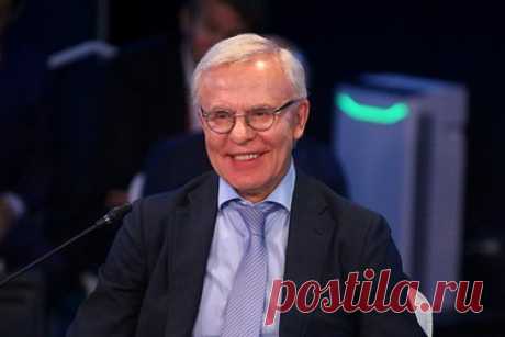 Гашек ответил пожаловавшемуся на положение российских спортсменов Фетисову. Олимпийский чемпион, двукратный обладатель Кубка Стэнли Доминик Гашек ответил двукратному обладателю Кубка Стэнли, депутату Госдумы Вячеславу Фетисову, пожаловавшемуся на положение российских спортсменов. «Слава, если вам есть кого винить, то себя», — написал спортсмен.