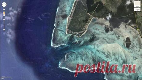 Трехмерная иллюзия руками природы: подводный водопад у берегов Маврикия.