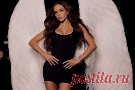 Валя Карнавал снялась в мини-платье и с крыльями как у «ангелов» Victoria's Secret