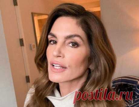 Синди Кроуфорд показала бекстейдж домашней фотосессии с дочерью Кайей Гербер