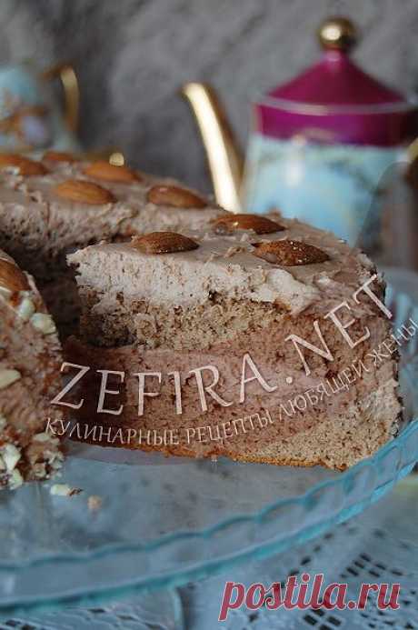 Торт с какао и миндалем.