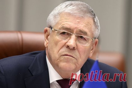 Депутат Госдумы посоветовал коллегам сложить полномочия и пойти служить. Если чиновники сильно хотят служить, то они могут сложить полномочия для этого. Такое предложение высказал депутат Госдумы, один из соавторов закона о поправках к Уголовному кодексу по внесению в него понятий «мобилизация» и «военное время» Эрнест Валеев, чьи слова приводит «Подъем».