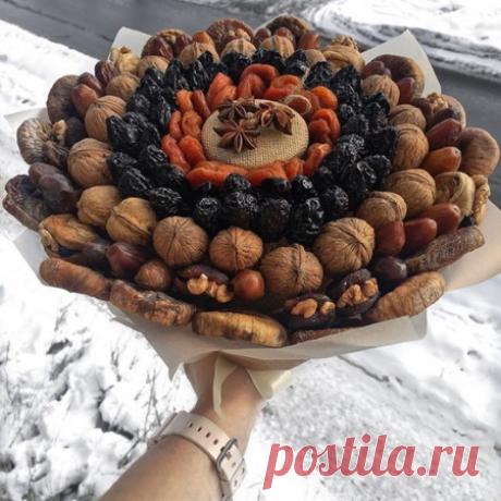 Букеты из орехов и сухофруктов. Мастер-класс своими руками для начинающих пошагово, как сделать в корзинке, коробке. Фото