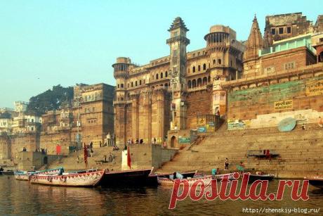 Священный город Варанаси в Индии.