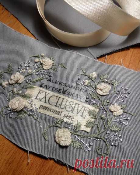 Публикация Александра Зайцевская в Instagram • Июл 21 2017 в 8:49 UTC 26 отметок «Нравится», 4 комментариев — Александра Зайцевская (@aleksandra.zaits) в Instagram: «Маленькое украшение для серо-серого бомбера. #шитье #шитьеназаказ #вышивка #французскийузелок…»