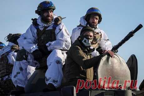 Следивших за журналистами сотрудников СБУ отправили на фронт. Сотрудников Службы безопасности Украины (СБУ), следивших за журналистами Bihus.info, отправили на фронт. Также сообщается, что руководителем Департамента защиты национальной государственности (ДЗНГ) СБУ был назначен Андрей Ищук, сместивший на этом посту Романа Семенченко.