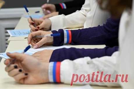 Учителя обвинили в развращении школьниц во время уроков в Москве. Пожилого учителя одной из школ Москвы обвинили в развращении школьников во время уроков. Об этом стало известно РЕН ТВ. По данным источника телеканала, на пожилого преподавателя пожаловалась мать одной из учениц. Она утверждает, что мужчина занимался развратными действиями с ноября 2019 года по май 2021 года.