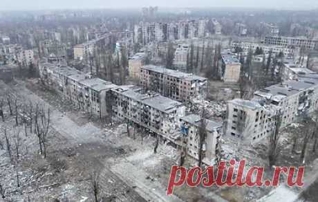 ВС РФ эвакуировали более 20 раненых украинских бойцов, брошенных в Авдеевке. Как сообщили ТАСС в оперативных службах ДНР, ВСУ бежали до объявления об оставлении города, бросив своих сослуживцев умирать