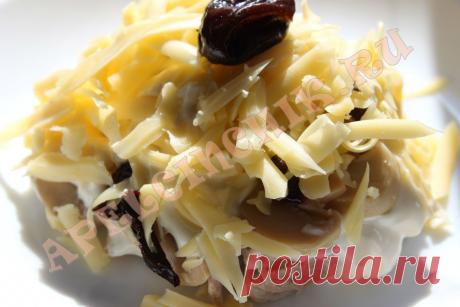 Салат на новый год с черносливом и курицей