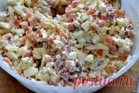 До банальности простой, вкусный и неизбитый салатик! Очень рекомендую! - womannlove.ru Ингредиенты: яйца — 3 штуки баночка горбуши или форели — 200 Грамм...