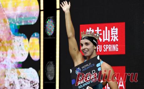 Американская пловчиха побила второй за два дня мировой рекорд. Двукратная олимпийская чемпионка Реган Смит улучшила достижение австралийки Кейли Маккиоун на дистанции 200 м на спине от 2020 года. День назад она также обновила рекорд на 100-метровке на спине