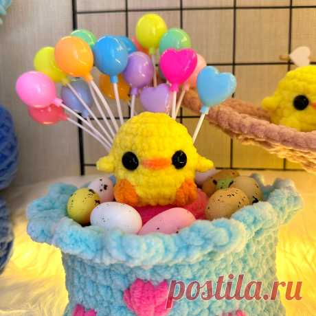 PDF Уточка крючком. FREE crochet pattern; Аmigurumi toy patterns. Амигуруми схемы и описания на русском. Вязаные игрушки и поделки своими руками #amimore - маленький утёнок из плюшевой пряжи, плюшевая уточка, утка, птица, птичка.