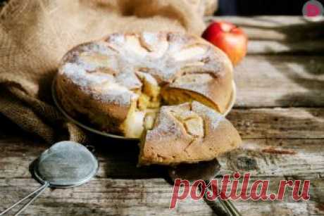 Яблочная шарлотка в микроволновке — рецепт, как приготовить в домашних условиях