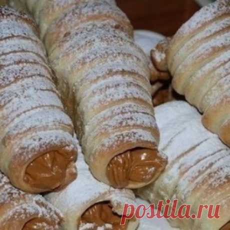 СЛОЁНЫЕ ТРУБОЧКИ С КРЕМОМ