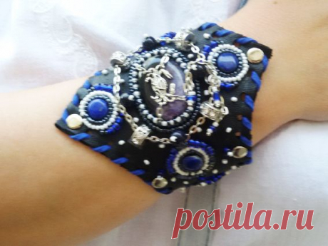 Широкий браслет из натуральной кожи и бисера "На дне морском"