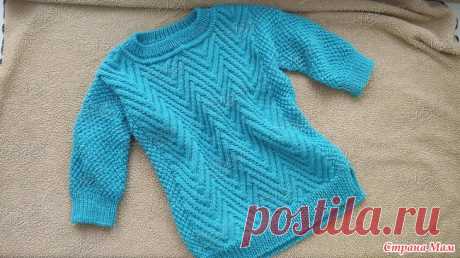 ДЖЕМПЕР узором ЁЛОЧКИ, МК Всем привет! Связала дочке бирюзовый джемпер спицами из полушерсти. Плечи здесь — спущенные, рукава 3/4, по бокам джемпера небольшие разрезы и перед немного короче спинки.