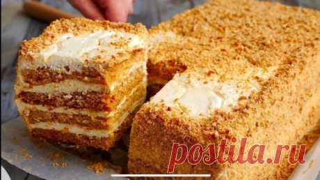 Торт "Медовик" за пол часа Ингредиенты: Масло сливочное 300г  Сахар 120г  Мед 4ст.л. полных  Сода 2ч.л.  Яйца 4шт. 
Мука 400г  Печенье 200г  Сметана 20% 1,5-2л  Сахарная пудра 200г  Ваниль  Загуститель для сметаны...