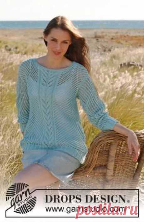 Воздушный женский джемпер спицами, выполненный из ментолового цвета пряжи на основе хлопка. Отличная вещь для жарких летних дней. Джемпер состоит из