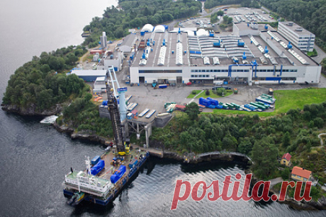 На запрещенный для продажи России завод нашли покупателя. Норвежский завод по производству двигателей Bergen Engines продадут европейскому концерну Langley Holdings. В феврале 2021 года Rolls-Royce объявил о заключении сделки с российским «Трансмашхолдингом», ее сумма должна была составить 150 миллионов евро, однако в марте норвежское правительство наложило запрет на продажу.