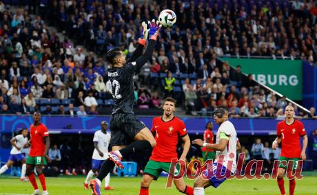 Провал Роналду и судейский скандал. Итоги 1/4 финала Евро-2024. Завершились четвертьфинальные матчи чемпионата Европы по футболу. Чем запомнилась вторая стадия плей-офф Евро-2024 — в материале «РБК Спорт»