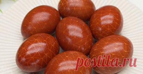 Бинт и шелуха: идея оригинального окрашивания яиц на Пасху (без использования химии)