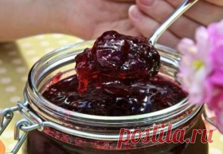 Вишня, консервированная в желе