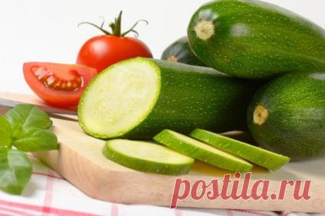 Простые рецепты блюд из кабачков
Молодые кабачки прекрасно подходят для диетического питания. Обладая низкой энергетической ценностью, они богаты солями калия и железа, витаминами C, B1, B2, кальцием, магнием и фосфором. Эти овощи у…