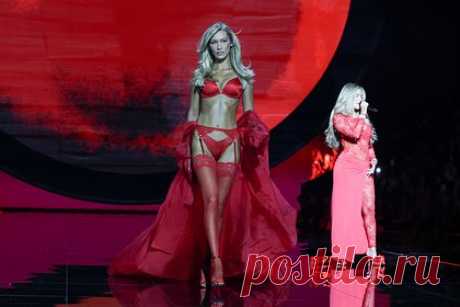 Походка Беллы Хадид на показе Victoria's Secret встревожила фанатов