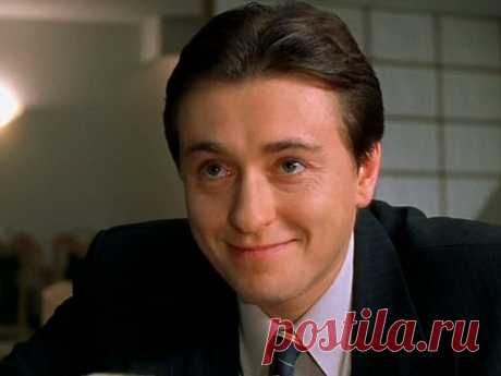 Сергей Безруков «подстраховался» на лето | ГОРНИЦА Сергей Безруков «подстраховался» на лето. Российский актёр драматического театра, кино, телевидения, народный артист Российской Федераци