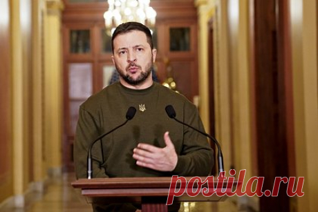 На Украине рассказали о планах Зеленского попросить помощи у Канады. Президент Украины Владимир Зеленский намерен попросить премьер-министра Канады Джастина Трюдо о поставках в республику танков Leopard 2. Об этом сообщил советник главы офиса украинского лидера Михаил Подоляк. При этом он отметил, что Зеленский находится с Трюдо в дружеских отношениях.