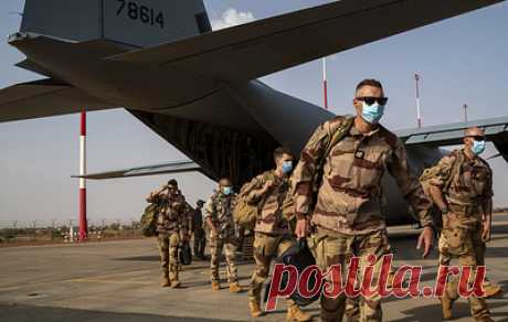 США считают военную интервенцию в Нигер последним средством. По словам замруководителя пресс-службы Госдепартамента Веданта Патела, Соединенные Штаты хотят "мирного разрешения" ситуации