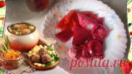 Вкусный и простой рецепт, как можно быстро замариновать овощи. Большой плюс в том, что не надо с осени делать заготовки и бояться, что банки взлетят. Этот рецепт настоящая находка для тех, у кого нет места, хранить заготовки. Ассорти из Маринованных овощей - это реально очень вкусно.