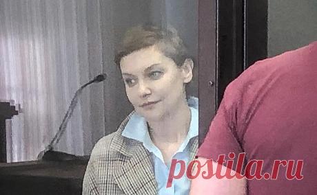 Заслуженную артистку России приговорили к 6,5 годам за наркотики. Первомайский районный суд Пензы приговорил к 6,5 годам колонии заслуженную артистку России Рамилю Искандер (Хисамова) по делу о покушении на сбыт наркотиков.