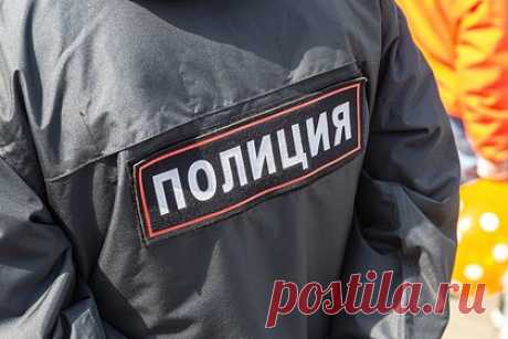 Прокуратура начала проверку из-за попавшего в толпу людей фейерверка в Туве. Прокуратура столицы Тувы Кызыла организовала проверку после того, как на праздновании Дня города запущенный фейерверк попал в толпу людей. Об этом говорится в сообщении, опубликованном в Telegram-канале ведомства. Ранее стало известно, что в результате произошедшего пострадало трое несовершеннолетних.