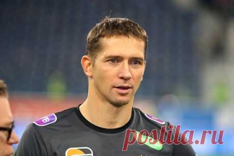 Футболист «Зенита» рассказал о самой дорогой необдуманной покупке. Вратарь петербургского «Зенита» Михаил Кержаков рассказал о самой дорогой необдуманной покупке, которую он совершил. Таким приобретением футболист назвал мотоцикл. «Я на нем вообще не умел ездить», — добавил игрок. Кержаков также отметил, что начал зарабатывать большие деньги в зрелом возрасте.