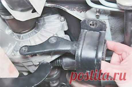 Как заменить заднюю опору двигателя на ВАЗ 2114 - Ремонт 2114