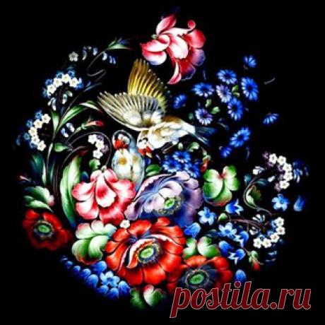 На черном фоне