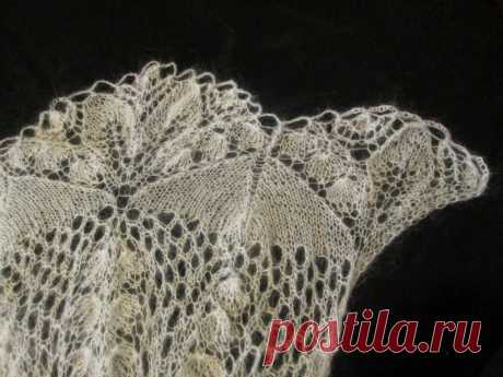 Совместник по вязанию шали '' Белые Ландыши''.КАЙМА. - запись пользователя vesnuska (Илона) в сообществе Вязание спицами в категории Игра "Авантюра" спицами Как я уже писала, 117 - 119 - 121 ряды можно не вязать (я не вязала в обоих вариантах. С 120 по 122 - лицевая гладь В кайме по краям пойдут половинки. Это значит начинаем и заканчиваем ряд петлями между красными полосками