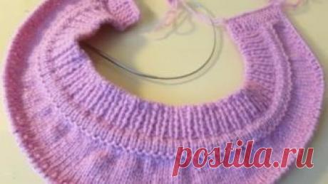 Имитация пришивной горловины при вязании сверху спицами.