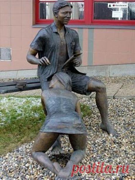 “ПАМЯТНИК ШЛЮХЕ” ИЛИ “ЛАВОЧКА ПОРОКА…НАЗЫВАЙТЕ, КАК ХОТИТЕ, НО ОН СУЩЕСТВУЕТ