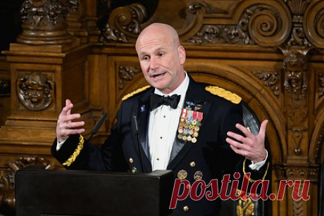 Генерал НАТО сообщил о системе слежения за поставляемым Украине оружием. Командующий объединенными силами НАТО в Европе генерал Кристофер Каволи заявил, что Вашингтон развернул на Украине систему слежения за поставляемым Западом оружием. По словам генерала, украинская сторона предоставила Соединенным Штатам доступ к своим сетям для мониторинга.